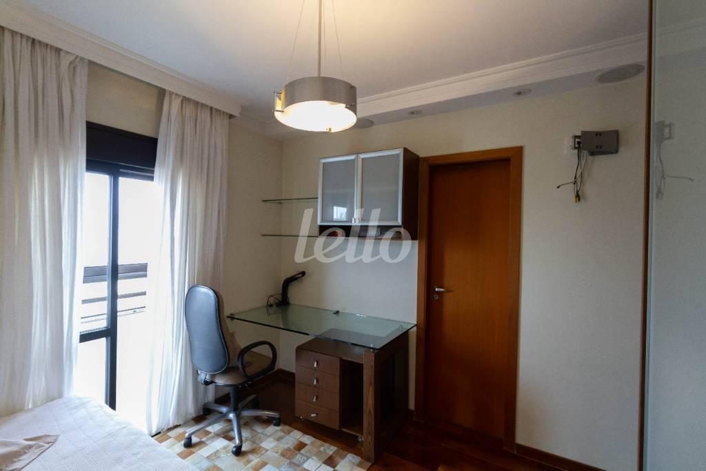 DORMITÓRIO 1 SUÍTE de Apartamento para alugar, Padrão com 219 m², 3 quartos e 4 vagas em Perdizes - São Paulo