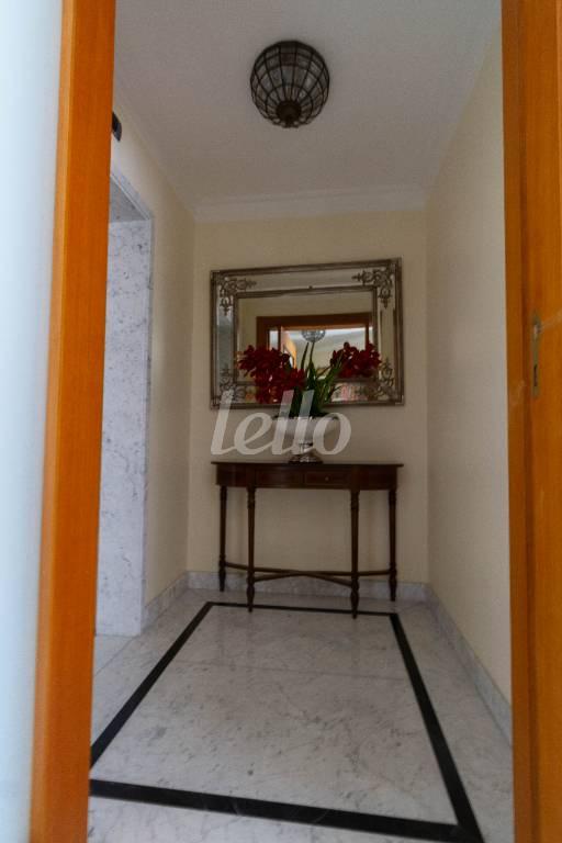 HALL PRIVATIVO ELEVADOR de Apartamento para alugar, Padrão com 219 m², 3 quartos e 4 vagas em Perdizes - São Paulo