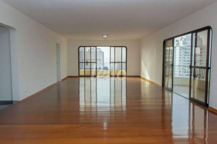LIVING de Apartamento à venda, Duplex com 647 m², 6 quartos e 6 vagas em Jardim Santo Amaro - São Paulo