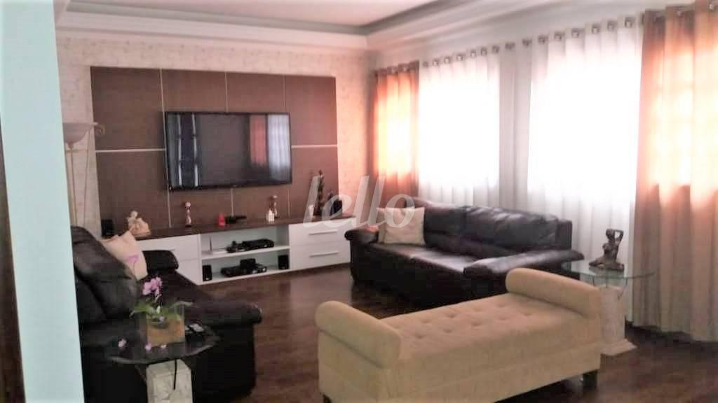 LIVING de Casa à venda, térrea com 278 m², 4 quartos e 6 vagas em Vila Dom Pedro I - São Paulo