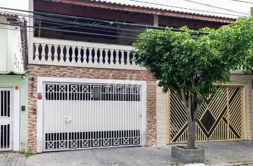FRENTE de Casa à venda, sobrado com 280 m², 3 quartos e 2 vagas em Vila Matilde - São Paulo