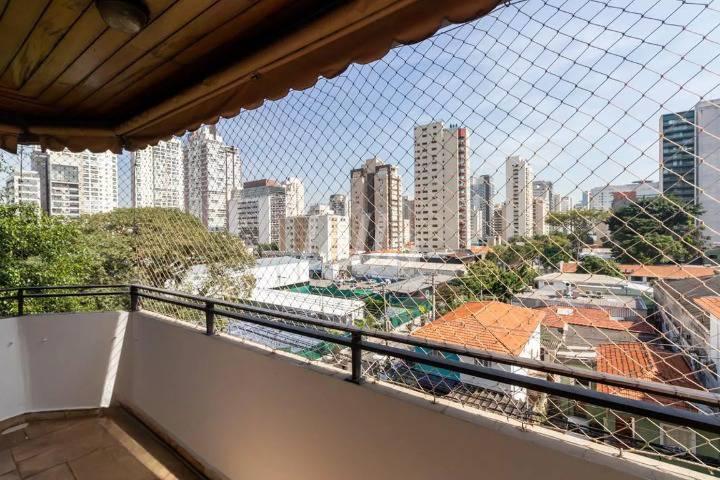 VARANDA de Apartamento à venda, Padrão com 160 m², 3 quartos e 3 vagas em Vila Olímpia - São Paulo