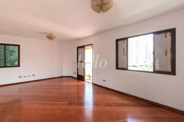 SALA de Apartamento à venda, Padrão com 160 m², 3 quartos e 3 vagas em Vila Olímpia - São Paulo