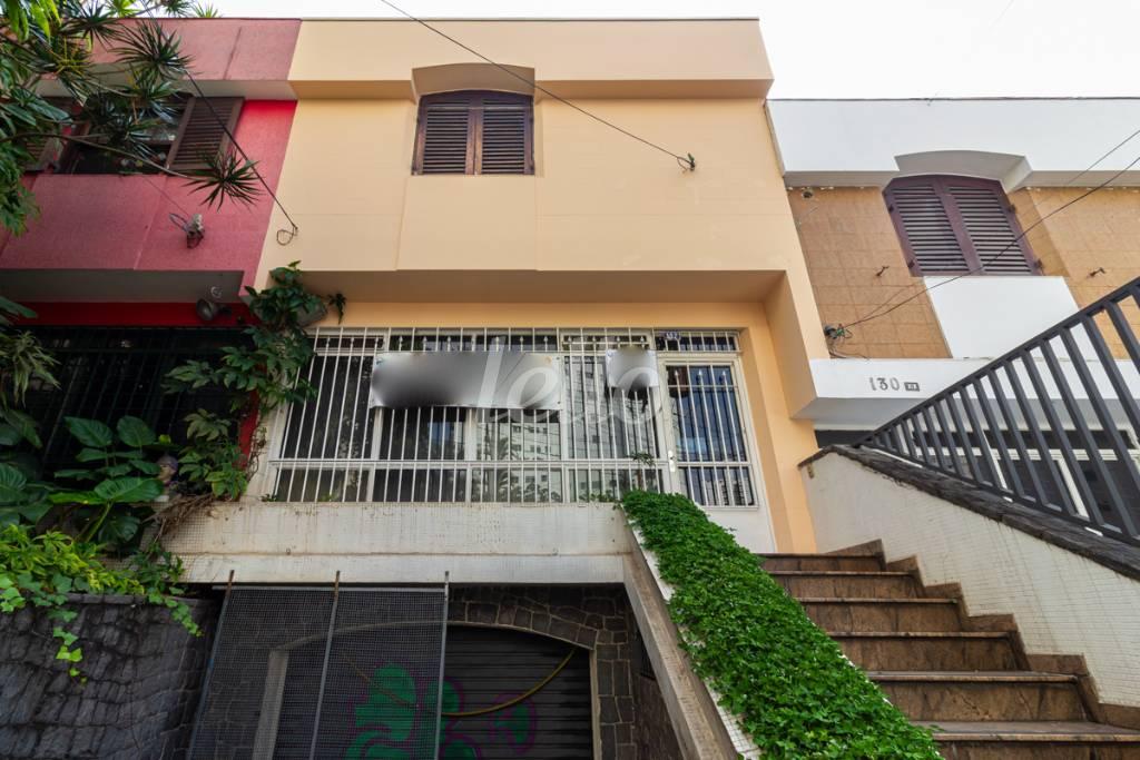 FACHADA de Casa para alugar, sobrado com 250 m², 3 quartos e 2 vagas em Vila Pompeia - São Paulo