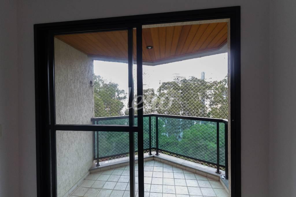 SACADA de Apartamento para alugar, Padrão com 65 m², 2 quartos e 2 vagas em Vila Suzana - São Paulo