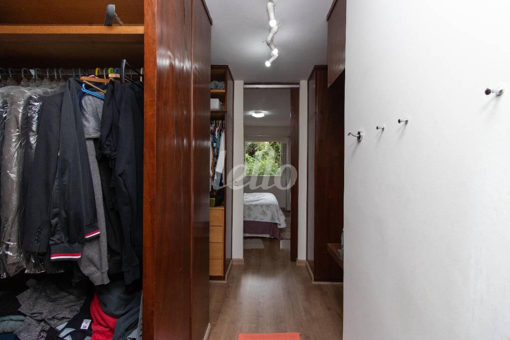 CLOSET SUITE 2 de Casa à venda, sobrado com 370 m², 3 quartos e 4 vagas em Vila Albertina - São Paulo