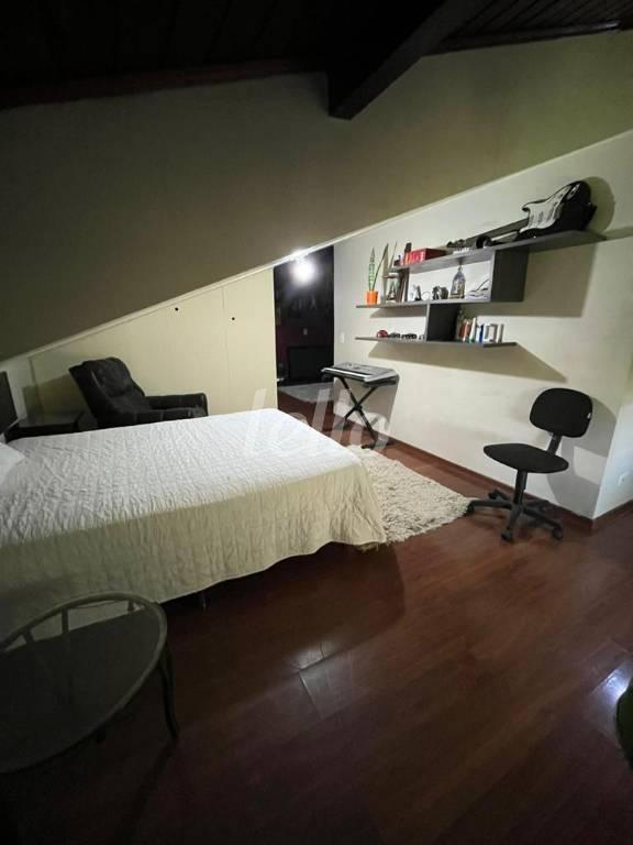 DORMITÓRIO 2 de Casa à venda, sobrado com 1000 m², 5 quartos e 4 vagas em Vila Irmãos Arnoni - São Paulo