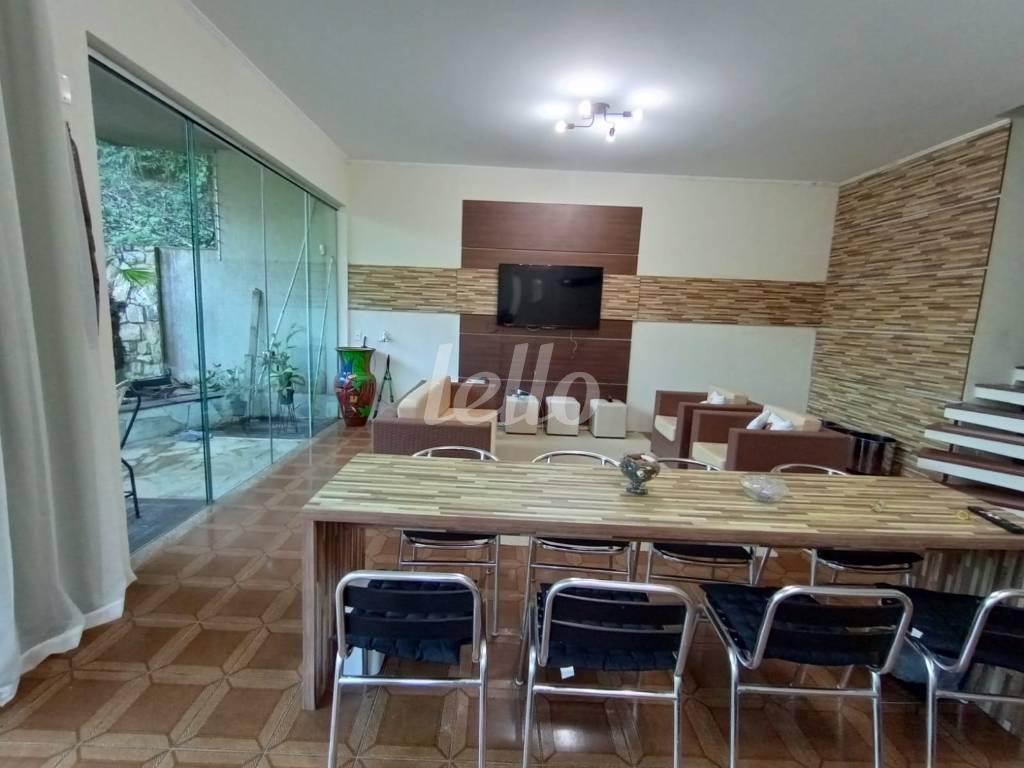 SALA 6 de Casa à venda, sobrado com 1000 m², 5 quartos e 4 vagas em Vila Irmãos Arnoni - São Paulo