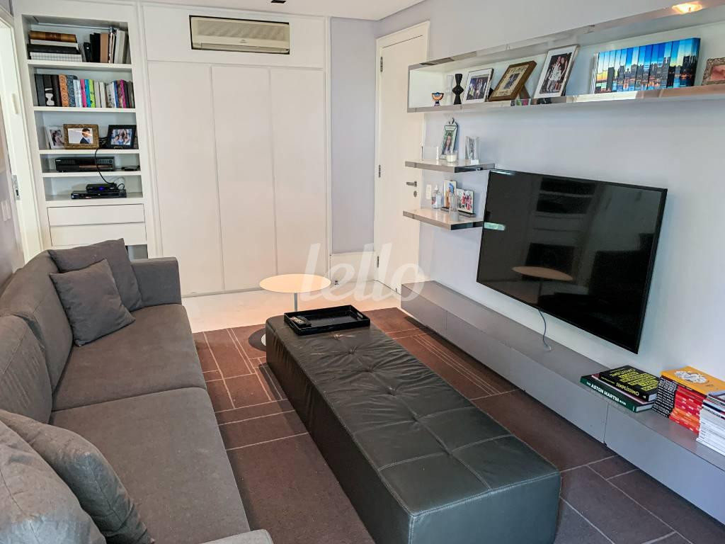 SALA DE TV de Apartamento para alugar, Padrão com 292 m², 3 quartos e 4 vagas em Higienópolis - São Paulo