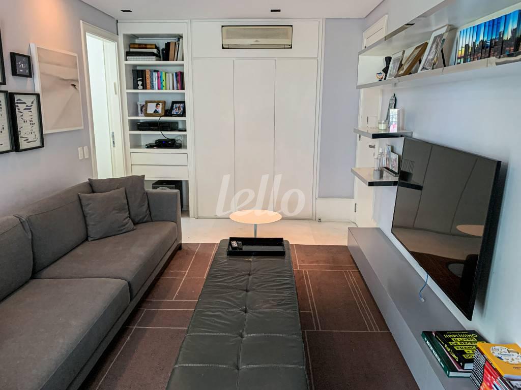 SALA DE TV de Apartamento para alugar, Padrão com 292 m², 3 quartos e 4 vagas em Higienópolis - São Paulo