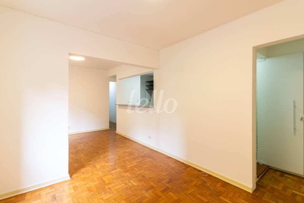 SALA de Apartamento à venda, Padrão com 85 m², 2 quartos e 1 vaga em Cerqueira César - São Paulo