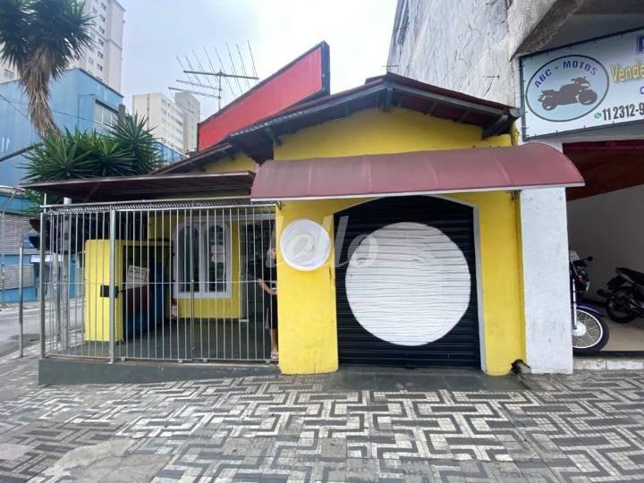 FACHADA de Casa para alugar, térrea com 125 m², e em Centro - Santo André