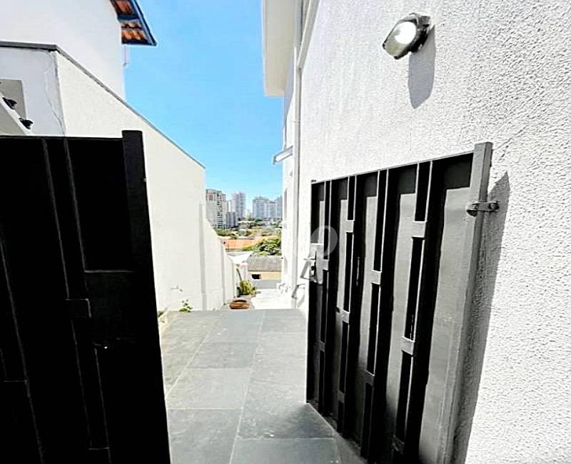 ESCADA EXTERNA de Casa à venda, sobrado com 200 m², 4 quartos e 4 vagas em Vila Mariana - São Paulo