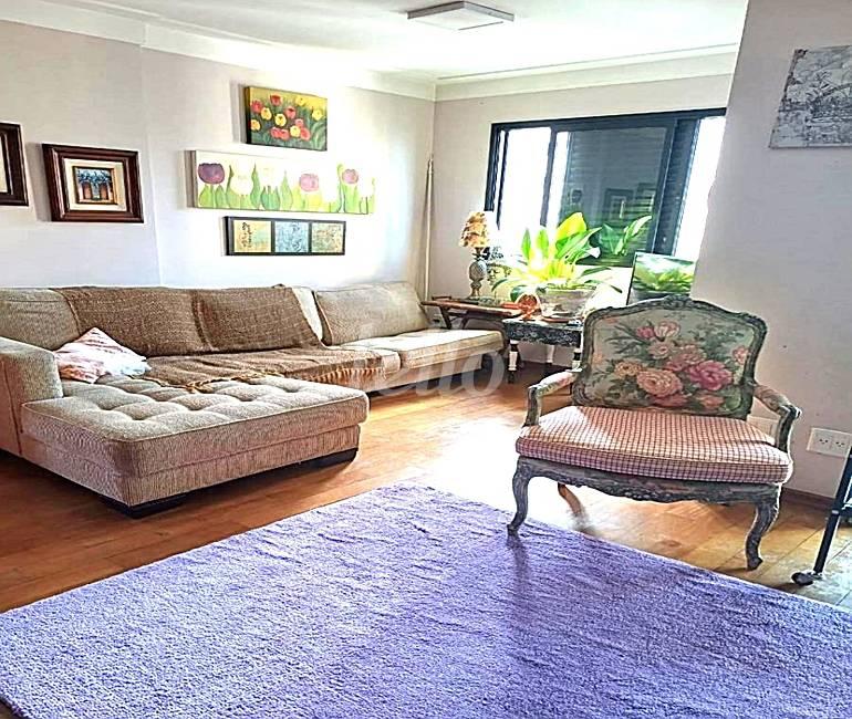 LIVING de Apartamento à venda, Padrão com 84 m², 2 quartos e 2 vagas em Bosque da Saúde - São Paulo
