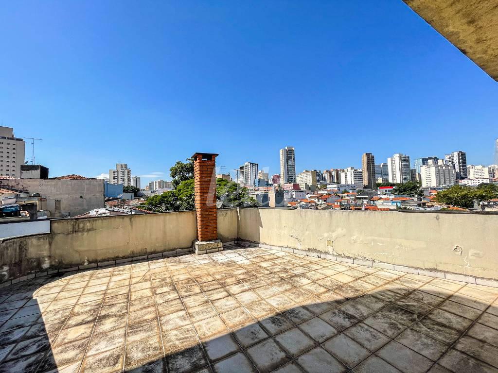 VARANDA de Loja à venda, Padrão com 420 m², e em Mirandopolis - São Paulo