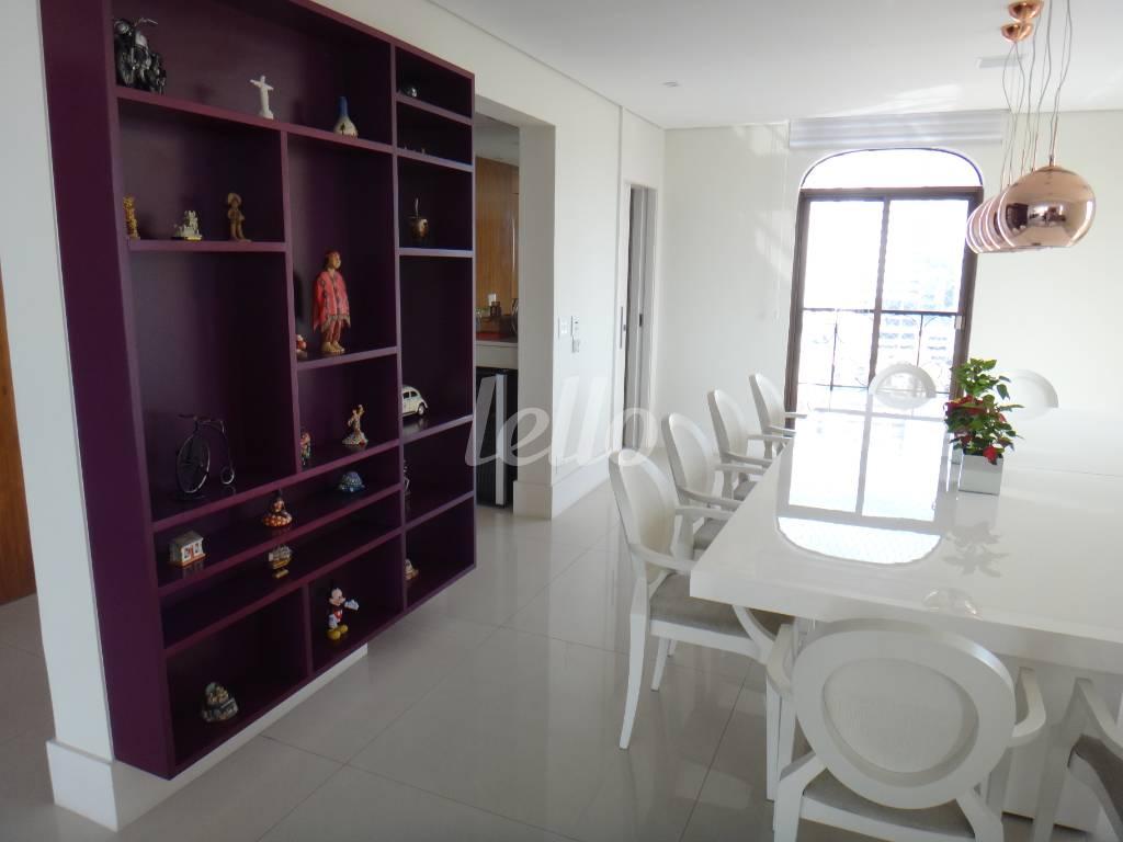 SALA de Apartamento à venda, Padrão com 260 m², 2 quartos e 2 vagas em Morro dos Ingleses - São Paulo