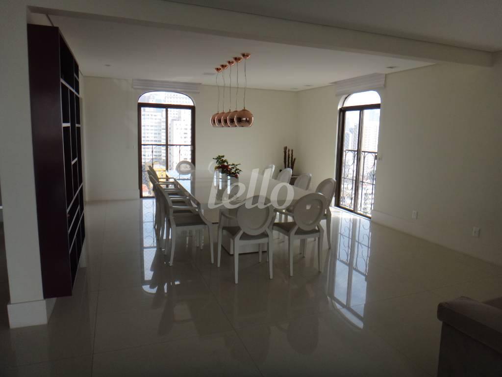 SALA de Apartamento à venda, Padrão com 260 m², 2 quartos e 2 vagas em Morro dos Ingleses - São Paulo