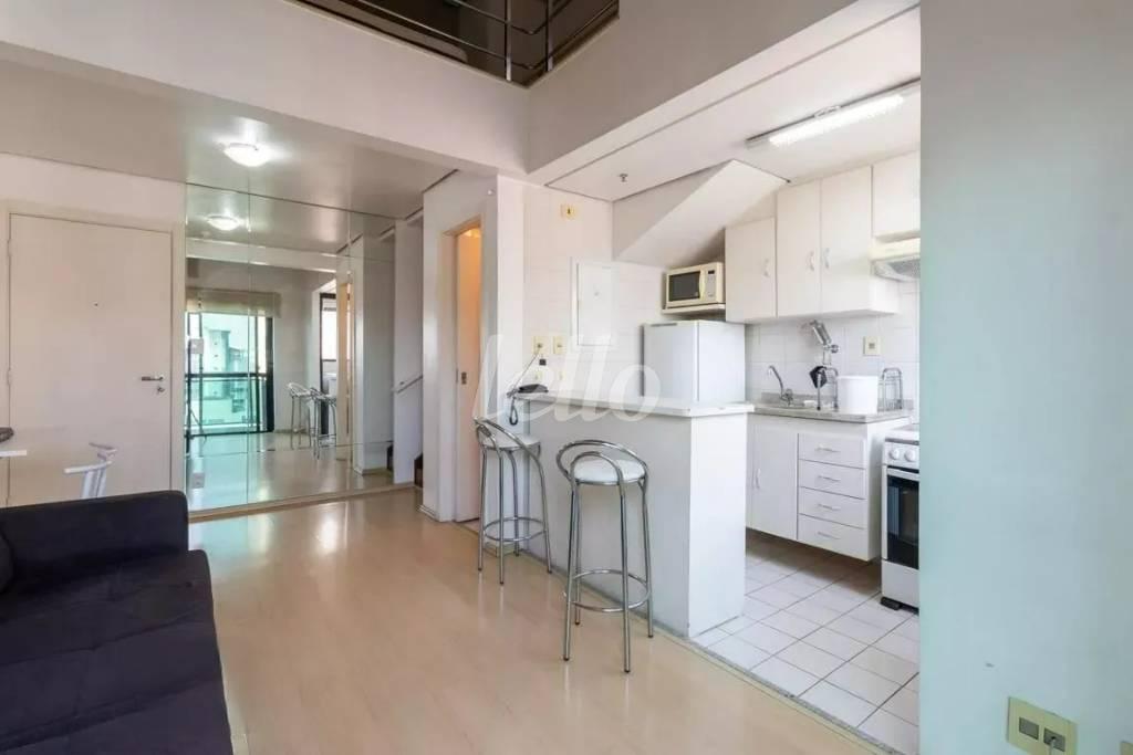 SALA de Apartamento para alugar, Duplex com 41 m², 1 quarto e 1 vaga em Indianópolis - São Paulo