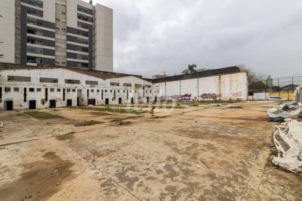 TERRENO de Área / Terreno para alugar, Padrão com 2392 m², e em Vila América - Santo André