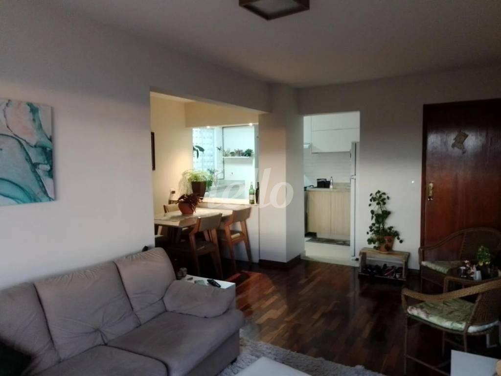 LIVING de Apartamento à venda, Padrão com 73 m², 3 quartos e 1 vaga em Vila Gumercindo - São Paulo