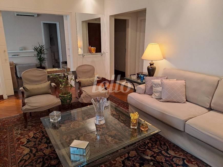 LIVING de Apartamento à venda, Padrão com 186 m², 5 quartos e 3 vagas em Paraíso - São Paulo