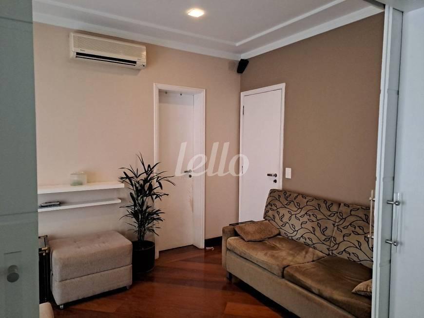DORMITÓRIO de Apartamento à venda, Padrão com 186 m², 5 quartos e 3 vagas em Paraíso - São Paulo