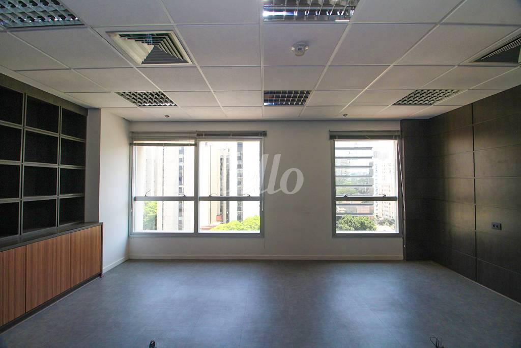 SALA 1 de Sala / Conjunto para alugar, Padrão com 214 m², e 3 vagas em Brooklin Paulista - São Paulo