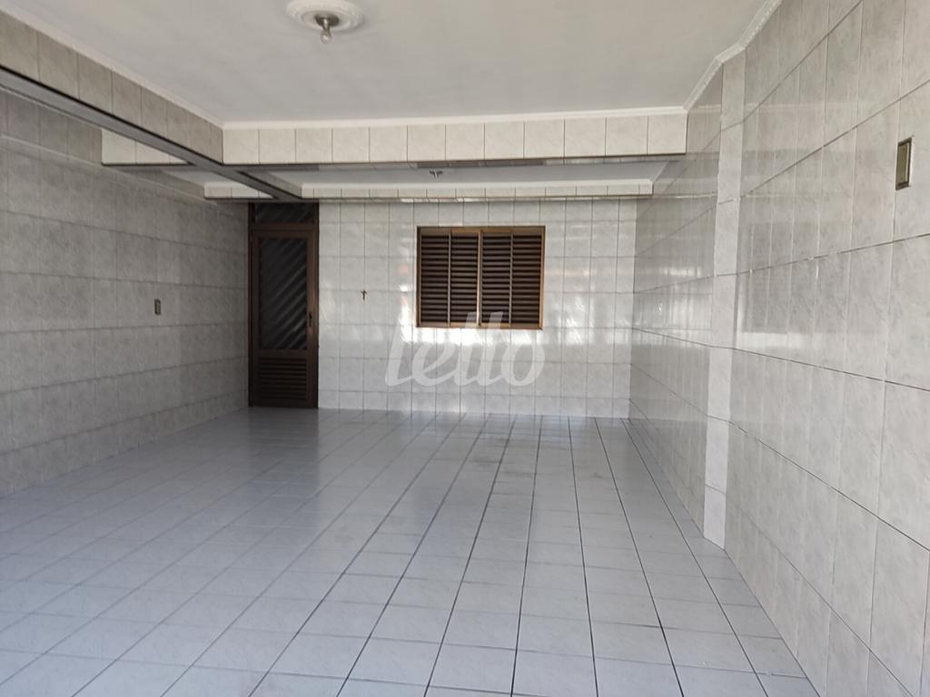 GARAGEM de Casa à venda, sobrado com 375 m², 2 quartos e 2 vagas em Jardim Guairaca - São Paulo