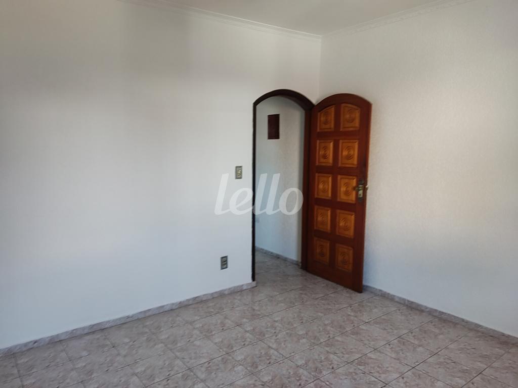 QUARTO 1 FRENTE de Casa à venda, sobrado com 375 m², 2 quartos e 2 vagas em Jardim Guairaca - São Paulo
