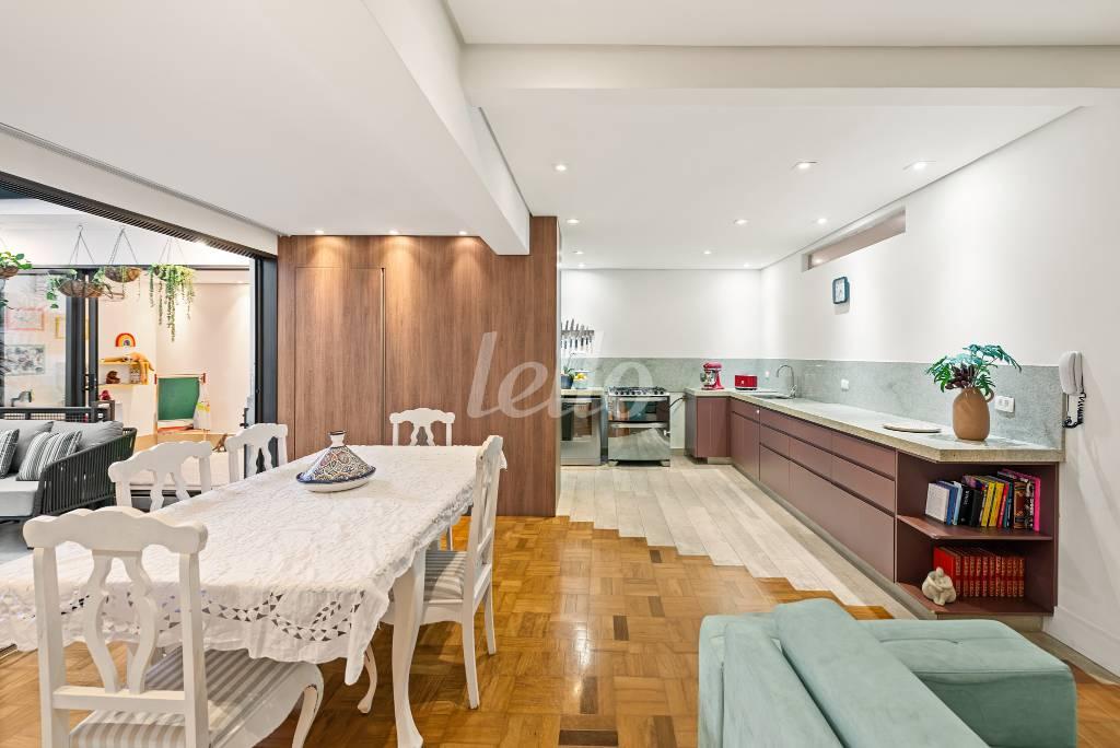 LIVING de Apartamento à venda, Padrão com 160 m², 3 quartos e 1 vaga em Paraíso - São Paulo