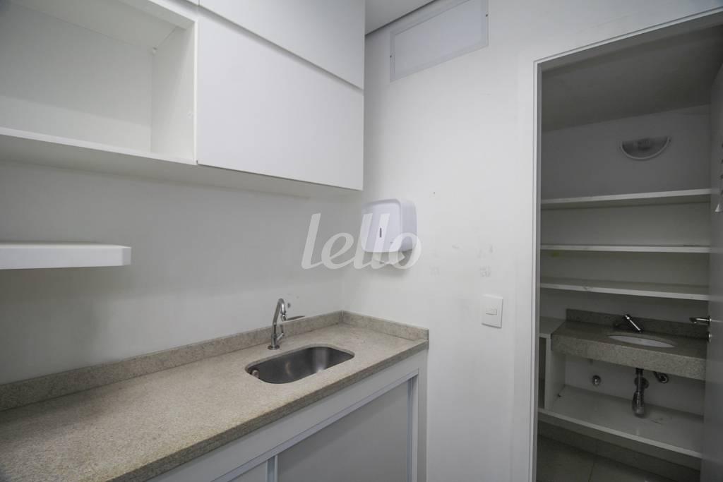 COPA de Sala / Conjunto para alugar, Padrão com 214 m², e 3 vagas em Brooklin Paulista - São Paulo