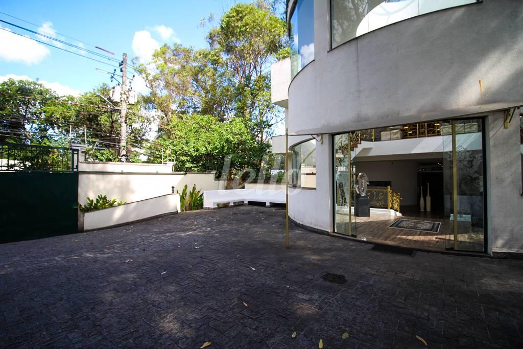 ENTRADA de Prédio Comercial à venda, Monousuário com 1272 m², e 25 vagas em Santo Amaro - São Paulo
