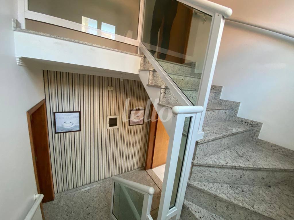 ACESSO AO 3° ANDAR de Casa para alugar, sobrado com 210 m², 3 quartos e 3 vagas em Vila Assunção - Santo André