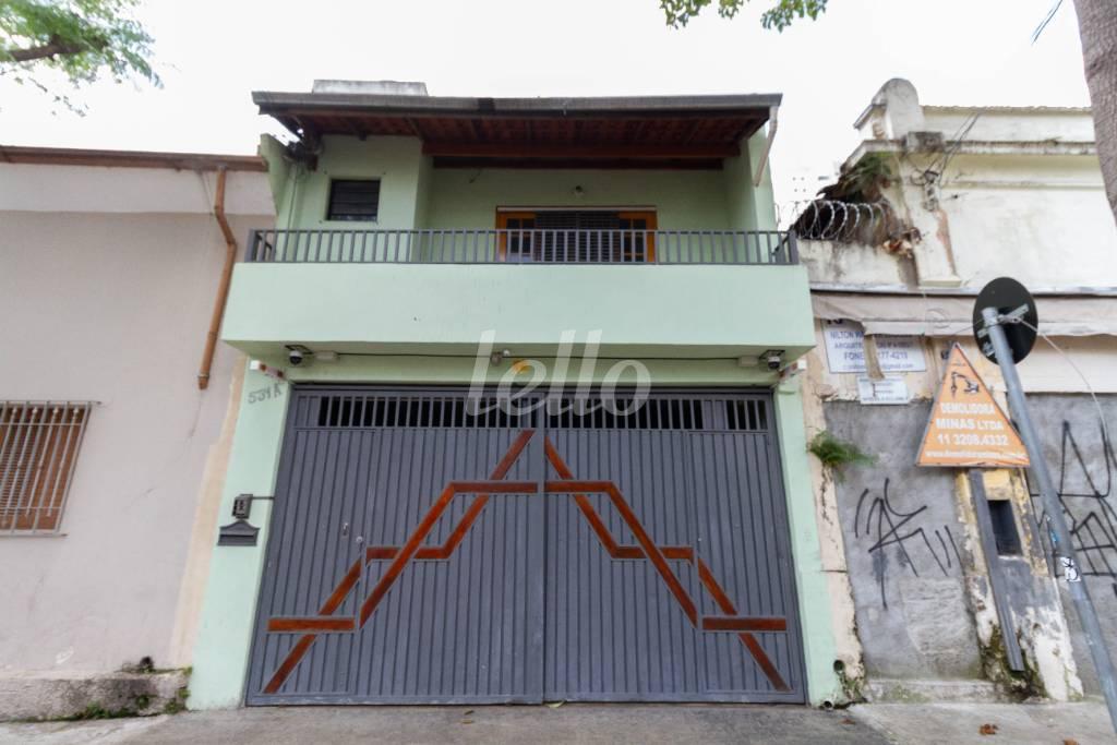 FACHADA de Casa para alugar, sobrado com 160 m², 4 quartos e 2 vagas em Cambuci - São Paulo
