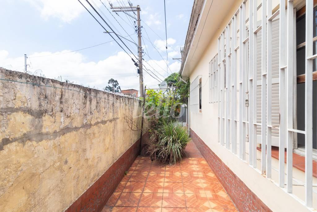 ÁREA EXTERNA de Casa à venda, térrea com 116 m², 3 quartos e 2 vagas em Vila São Geraldo - São Paulo