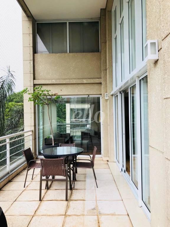 VARANDA de Apartamento à venda, Padrão com 300 m², 4 quartos e 5 vagas em Indianópolis - São Paulo