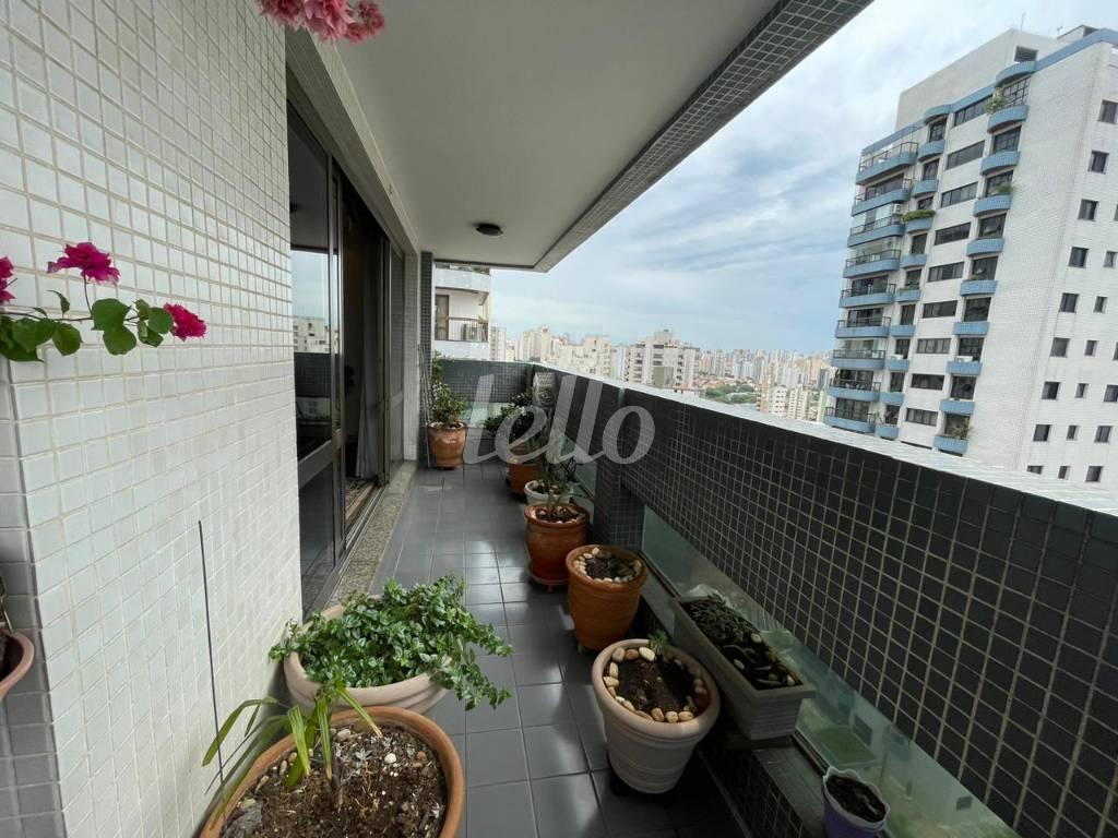 VARANDA de Apartamento à venda, Padrão com 300 m², 4 quartos e 3 vagas em Jardim da Saúde - São Paulo