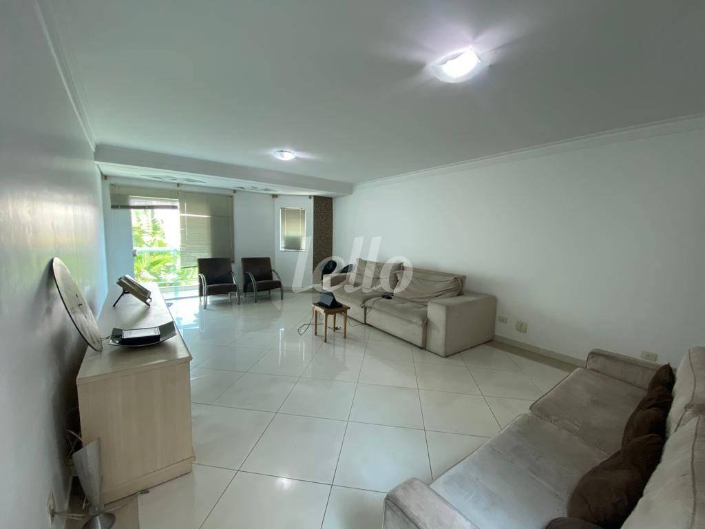 SALA de Casa para alugar, sobrado com 210 m², 3 quartos e 3 vagas em Vila Assunção - Santo André