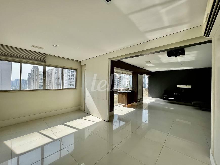 LIVING de Apartamento à venda, Padrão com 220 m², 4 quartos e 4 vagas em Campo Belo - São Paulo