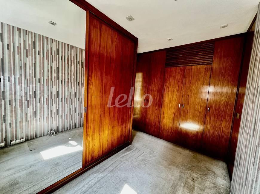 CLOSET de Apartamento à venda, Padrão com 220 m², 4 quartos e 4 vagas em Campo Belo - São Paulo
