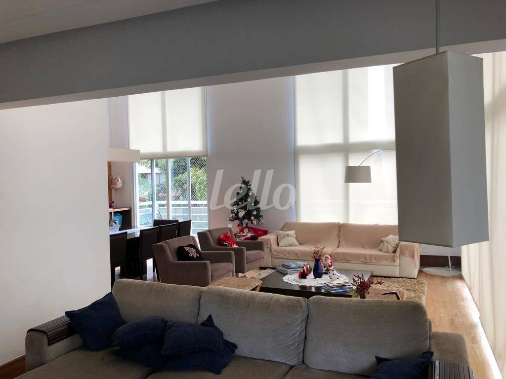 LIVING de Apartamento à venda, Padrão com 300 m², 4 quartos e 5 vagas em Indianópolis - São Paulo