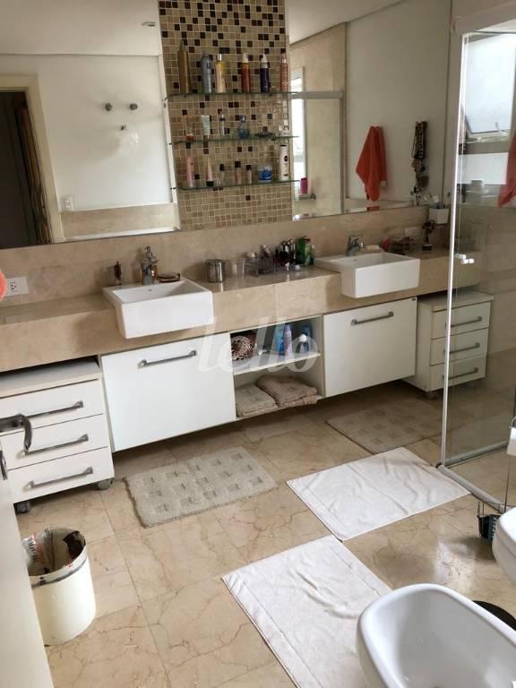 BANHEIRO de Apartamento à venda, Padrão com 300 m², 4 quartos e 5 vagas em Indianópolis - São Paulo