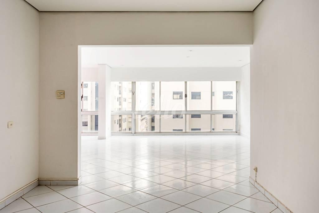 SALA de Apartamento à venda, Padrão com 250 m², 3 quartos e 1 vaga em Jardim Paulista - São Paulo