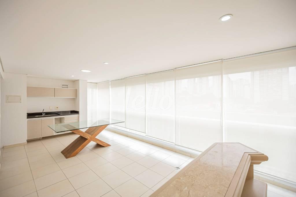 VARANDA GOURMET de Apartamento para alugar, Padrão com 138 m², 3 quartos e 2 vagas em Brooklin Paulista - São Paulo