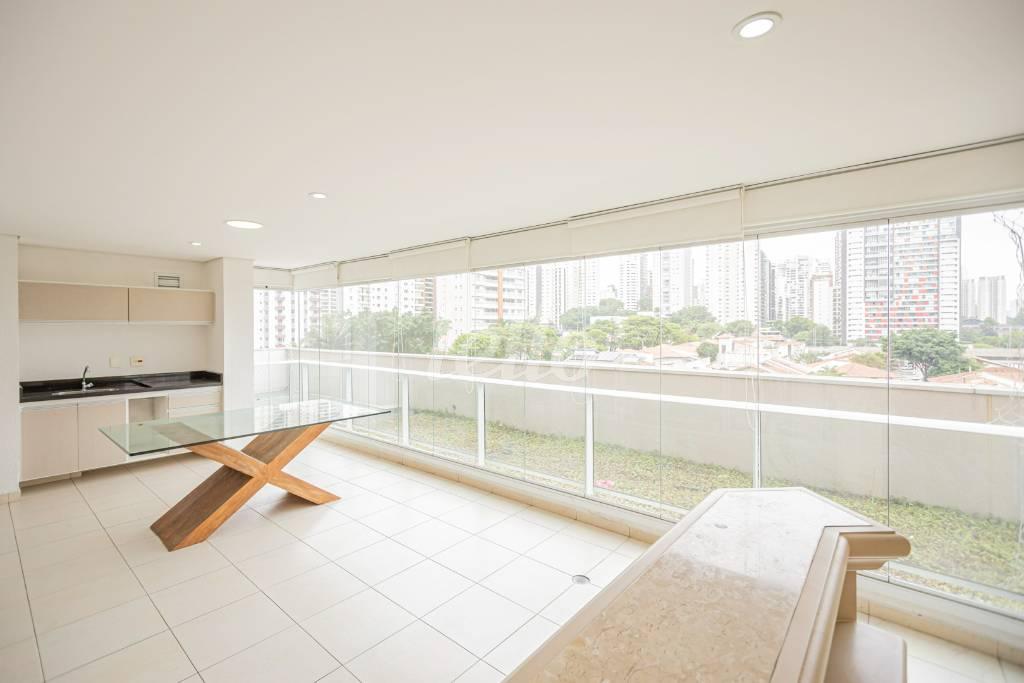 VARANDA GOURMET de Apartamento para alugar, Padrão com 138 m², 3 quartos e 2 vagas em Brooklin Paulista - São Paulo