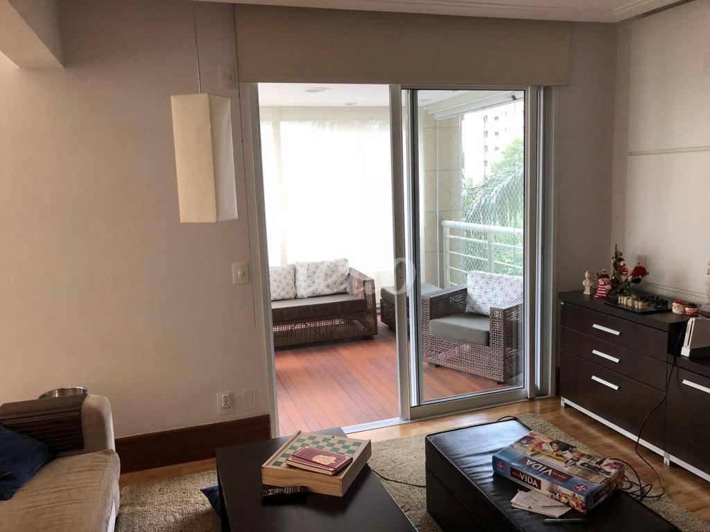 DORMITÓRIO de Apartamento à venda, Padrão com 300 m², 4 quartos e 5 vagas em Indianópolis - São Paulo