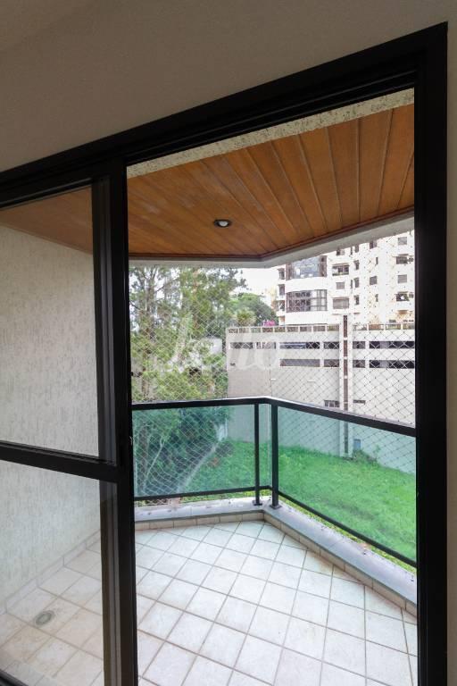 SACADA de Apartamento para alugar, Padrão com 60 m², 2 quartos e 2 vagas em Vila Suzana - São Paulo