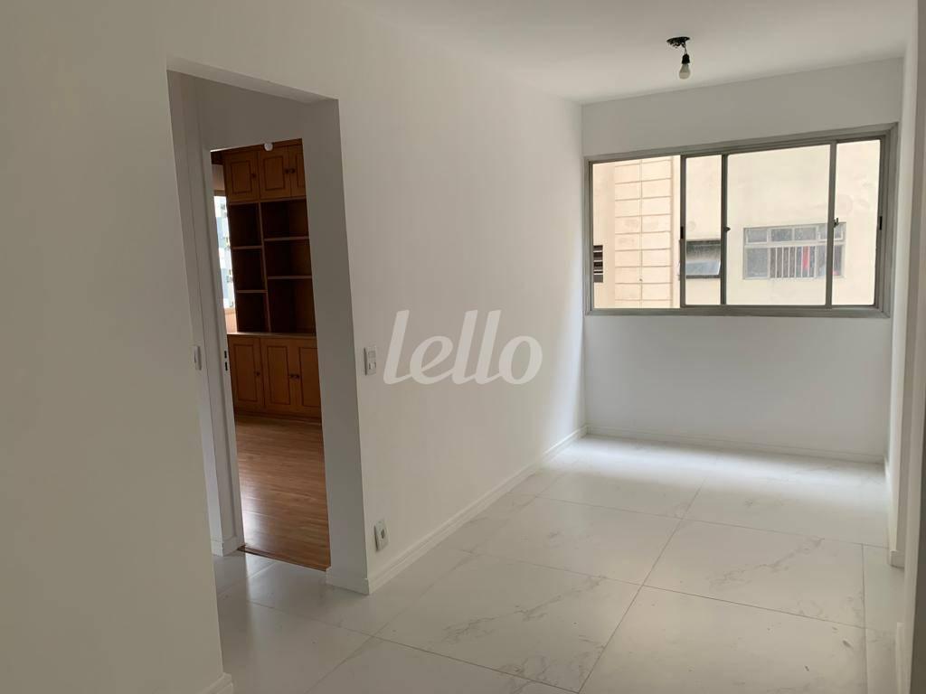 SALA de Apartamento à venda, Padrão com 53 m², 2 quartos e 1 vaga em Vila Olímpia - São Paulo