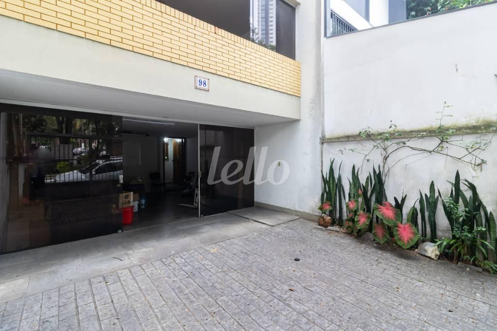 GARAGEM de Casa para alugar, sobrado com 153 m², 3 quartos e 4 vagas em Vila Regente Feijó - São Paulo
