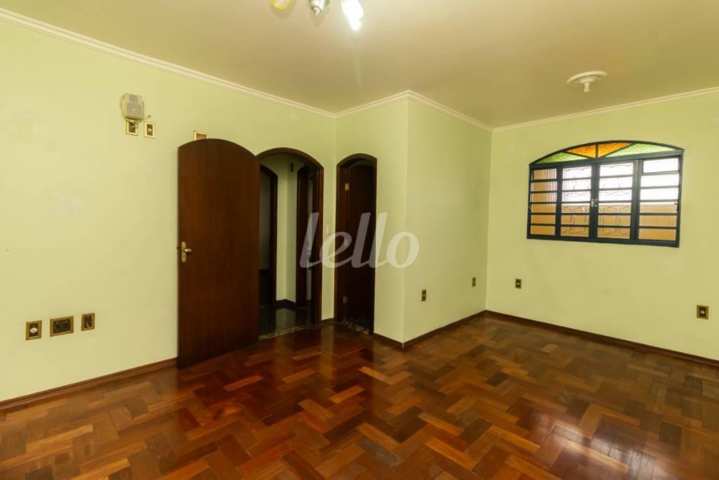 09 SUITE de Casa à venda, sobrado com 350 m², 4 quartos e 4 vagas em Vila Carrão - São Paulo